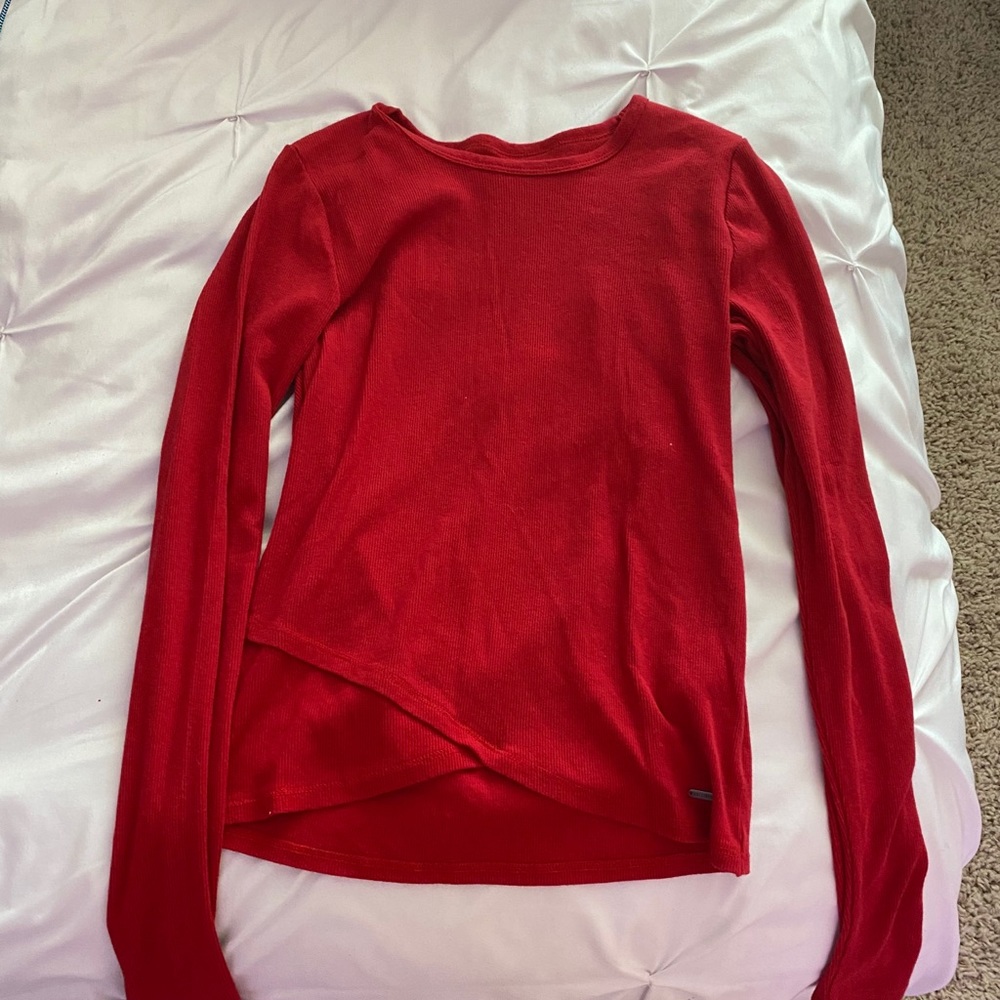 red hollister long sleeve